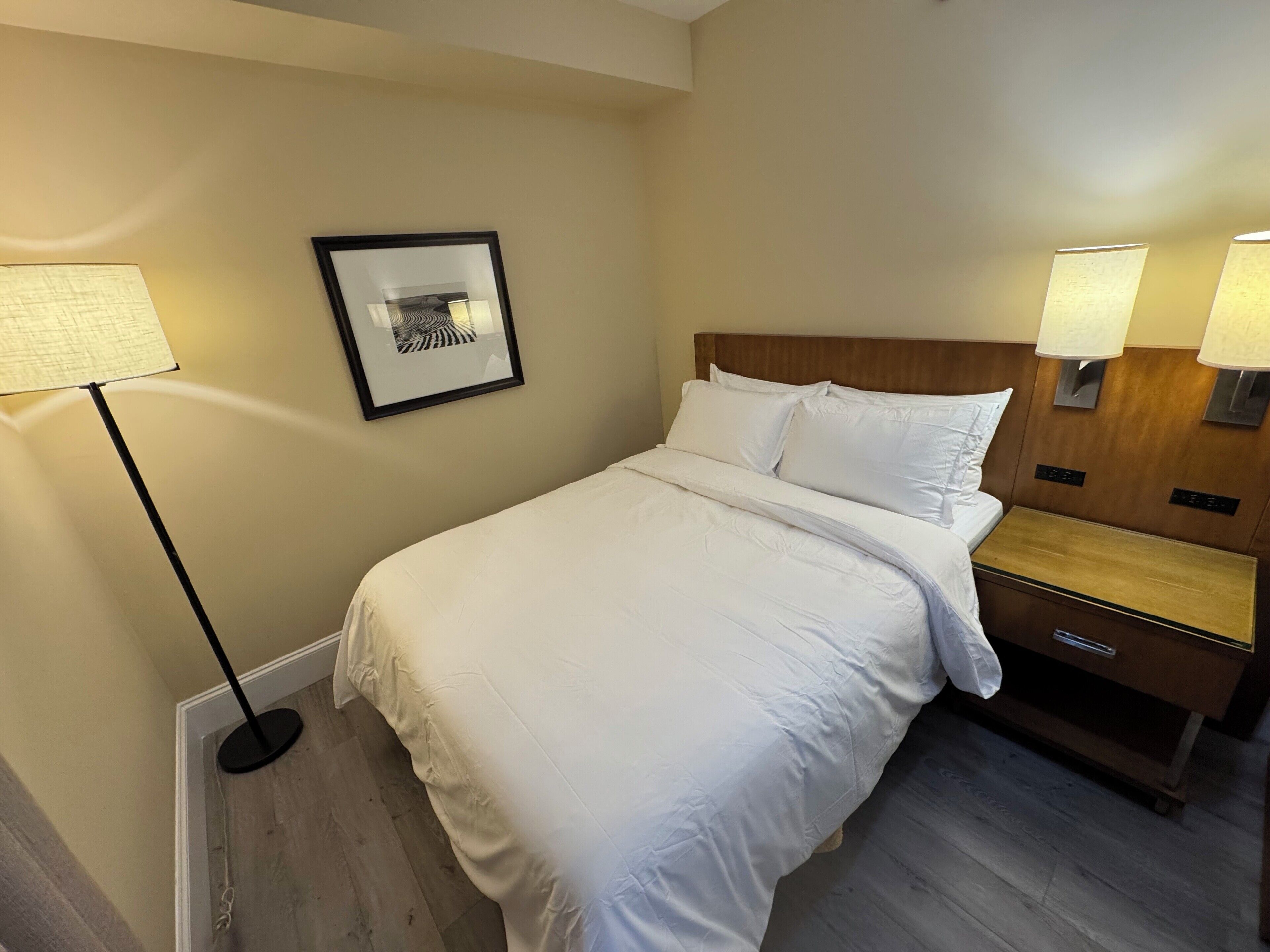 Rideaux occultants, fer et planche à repasser, Wi-Fi gratuit