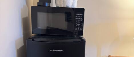 シングルルーム クイーンベッド 1 台 | 遮光カーテン、アイロン / アイロン台、WiFi (無料)