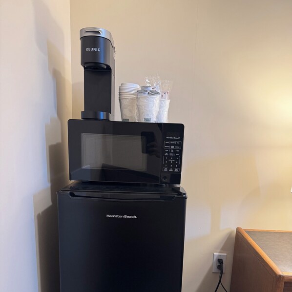 シングルルーム クイーンベッド 1 台 | 遮光カーテン、アイロン / アイロン台、WiFi (無料)