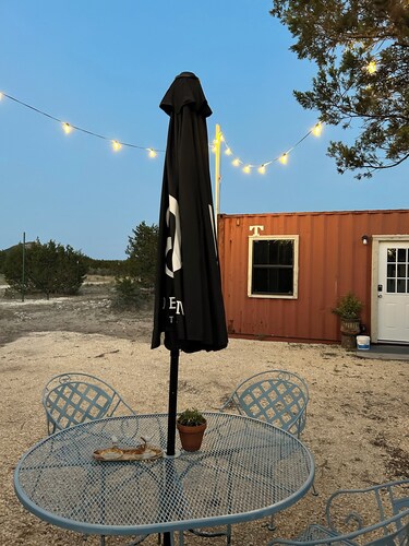 COZY 2 BEDROOM CABIN 1/2 MILE FROM NUECES RIVER.