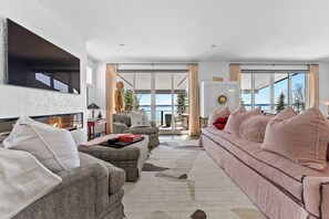 TV, fireplace - Modern Luxury Waterfront On Old Mission Peninsula (Traverse City)