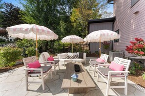 Outdoor dining - Modern Luxury Waterfront On Old Mission Peninsula (Traverse City)