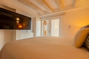 5 bedrooms, bed sheets
