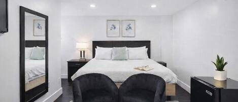 1 soverom, skrivebord, strykejern/-brett og wi-fi