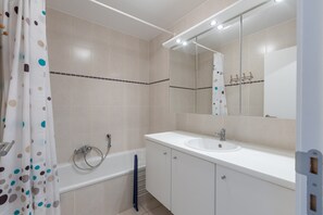 Apartment | Bathroom - Apartment in Middelkerke Near the Beach (Middelkerke)