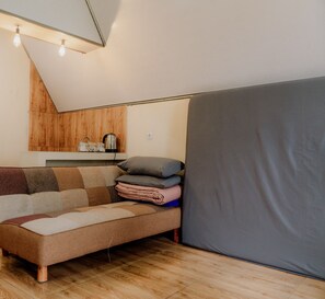 Deluxe Cottage, Mountain View | Desk, soundproofing, free WiFi