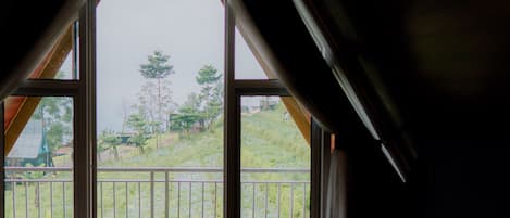 Familie cottage, uitzicht op bergen | 1 slaapkamer, een bureau, gratis wifi