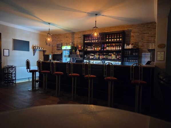 Bar (on property) - Comfortable apartment near the water with its own bar. (Oderberg)