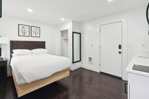 1 室のベッドルーム、デスク、アイロン / アイロン台、WiFi