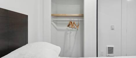 1 chambre, bureau, fer et planche à repasser, Wi-Fi