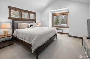 3 chambres, fer et planche à repasser, Wi-Fi, draps fournis
