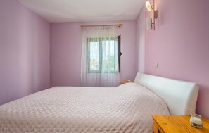 1 habitación, tabla de planchar con plancha y wifi gratis 