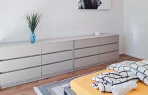 2 bedrooms, iron/ironing board, free WiFi, bed sheets