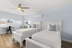 3 habitaciones, tabla de planchar con plancha y cuna de viaje 