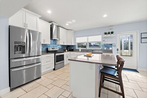 冰箱、微波炉、烤箱、炉灶