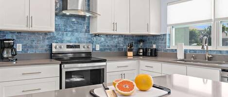 雪櫃、微波爐、焗爐、爐具