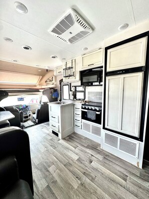 Fridge, microwave, oven, stovetop - Great Beachside Location! RV Rental on Site or Beach (Surfside Beach)