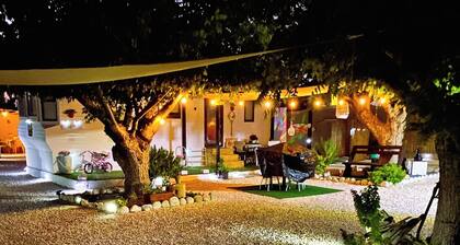 Nefeli's Dollhouse Caravan 3 minutes from Geroskipou Beach