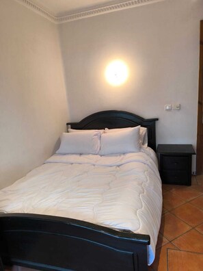 2 chambres, fer et planche à repasser, Wi-Fi, draps fournis