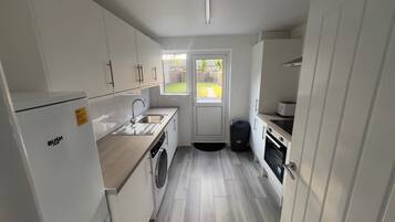 House | Private kitchen | Fridge, microwave, oven, stovetop