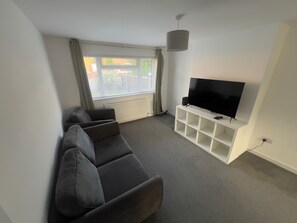House | Living area - 3 Bedroom House Oakwood Retreat in Dunstable (Dunstable)