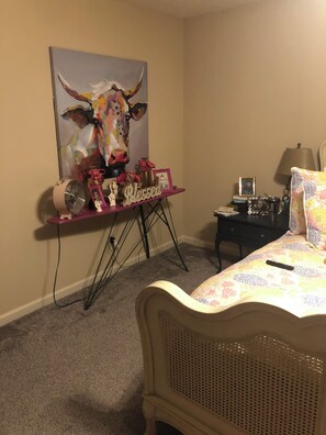 2 bedrooms, desk, iron/ironing board, free WiFi