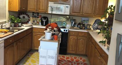 Charming 2-bedroom townhome in welcoming Auburn with AC, WiFi, 1897 Sqare feet