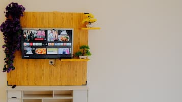 Deluxe Cottage, Mountain View | Desk, free WiFi