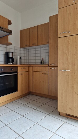 Réfrigérateur, four, plaque de cuisson, lave-vaisselle