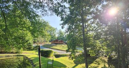 Cozy 1 bedroom cabin in charming Hiawassee with WiFi, AC & Heat
Adults only.
