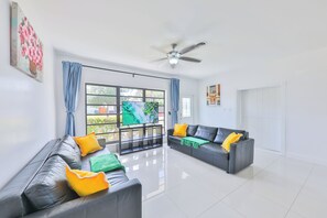 Smart-TV, bordtennis og bøker