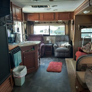 Interior - Cozy 1-bedroom camper in nice High Springs with AC (High Springs)