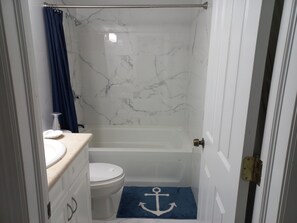 Dusche, Haartrockner, Handtücher, Seife