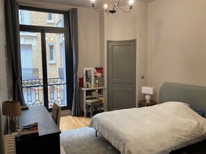 4 chambres, fer et planche à repasser, Wi-Fi, draps fournis