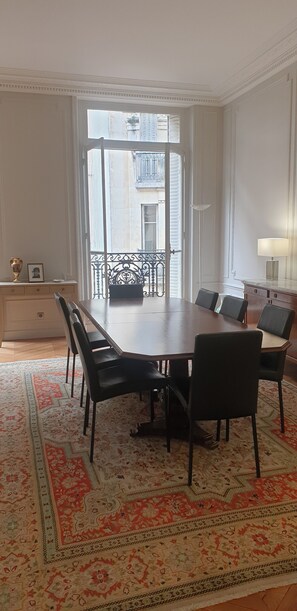 Dining - Luxury Haussmann apartment (Paris)