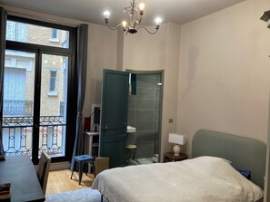 4 bedrooms, iron/ironing board, WiFi, bed sheets - Luxury Haussmann apartment (Paris)
