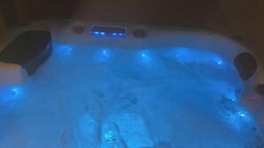 A hot tub with blue LED lights. - Luxury Villa - Sleeps 4, Hottub Jacuzzi & Parking (Tías)