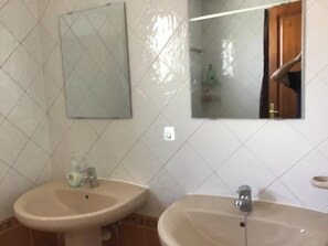 Villa | Bilik Mandi | Pancuran mandi, tuala disediakan