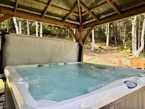 Tina de hidromasaje al aire libre