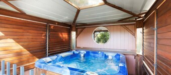 Private king guest suite w/ free parking