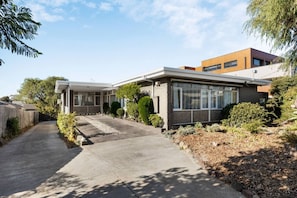 Exterior - Private king guest room w/ free parking (Highett)