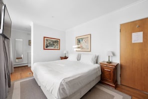1 slaapkamer, een bureau, een strijkplank/strijkijzer, gratis wifi
