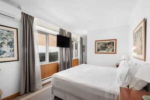 1 quarto, escrivaninha, ferros/tábuas de passar roupa, Wi-Fi de cortesia