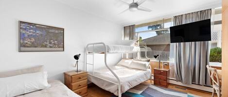 1 bedroom, desk, iron/ironing board, free WiFi