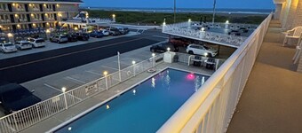 On Beach in Wildwood Crest-HEATED Pool and Parking.Condo sleeps 6. LR & Kitchen.