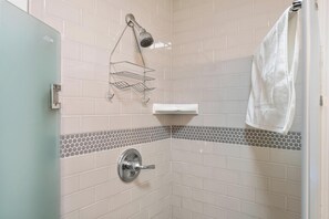 Shower, hair dryer, towels, soap - The Grove 1/2 mile from Boyne Mountain Sleeps 4 (Boyne Falls)