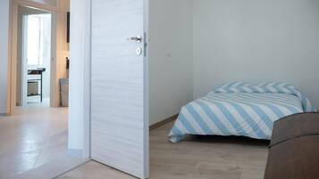 2 Schlafzimmer, Reisekinderbett, kostenloses WLAN, Bettwäsche