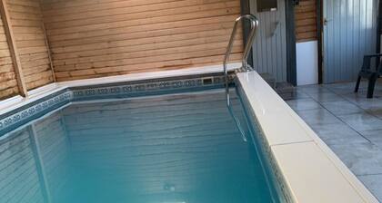 Templand Cottage - a cottage that sleeps 6 guests in 3 bedrooms