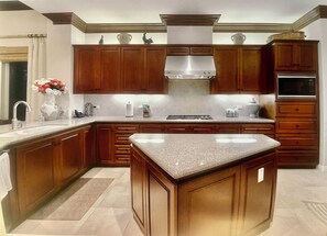 Micro-ondes, four, plaque de cuisson, lave-vaisselle