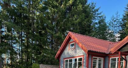 Cozy cottage by the lake
